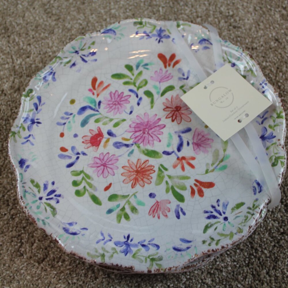Bungalow No 10 Flower Rustic Dinner Plate Set 4 Scalloped Melamine Blue Red NWT - Picture 2 of 7
